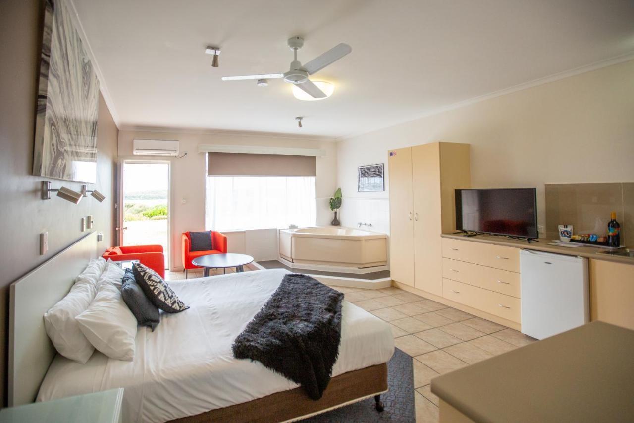 רובא Lakeview Motel And Apartments מראה חיצוני תמונה