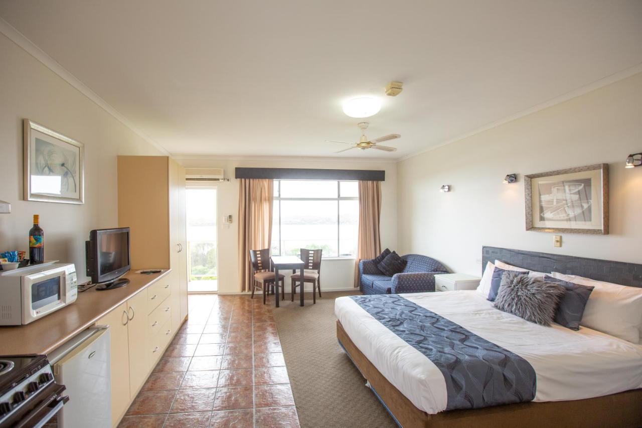 רובא Lakeview Motel And Apartments מראה חיצוני תמונה