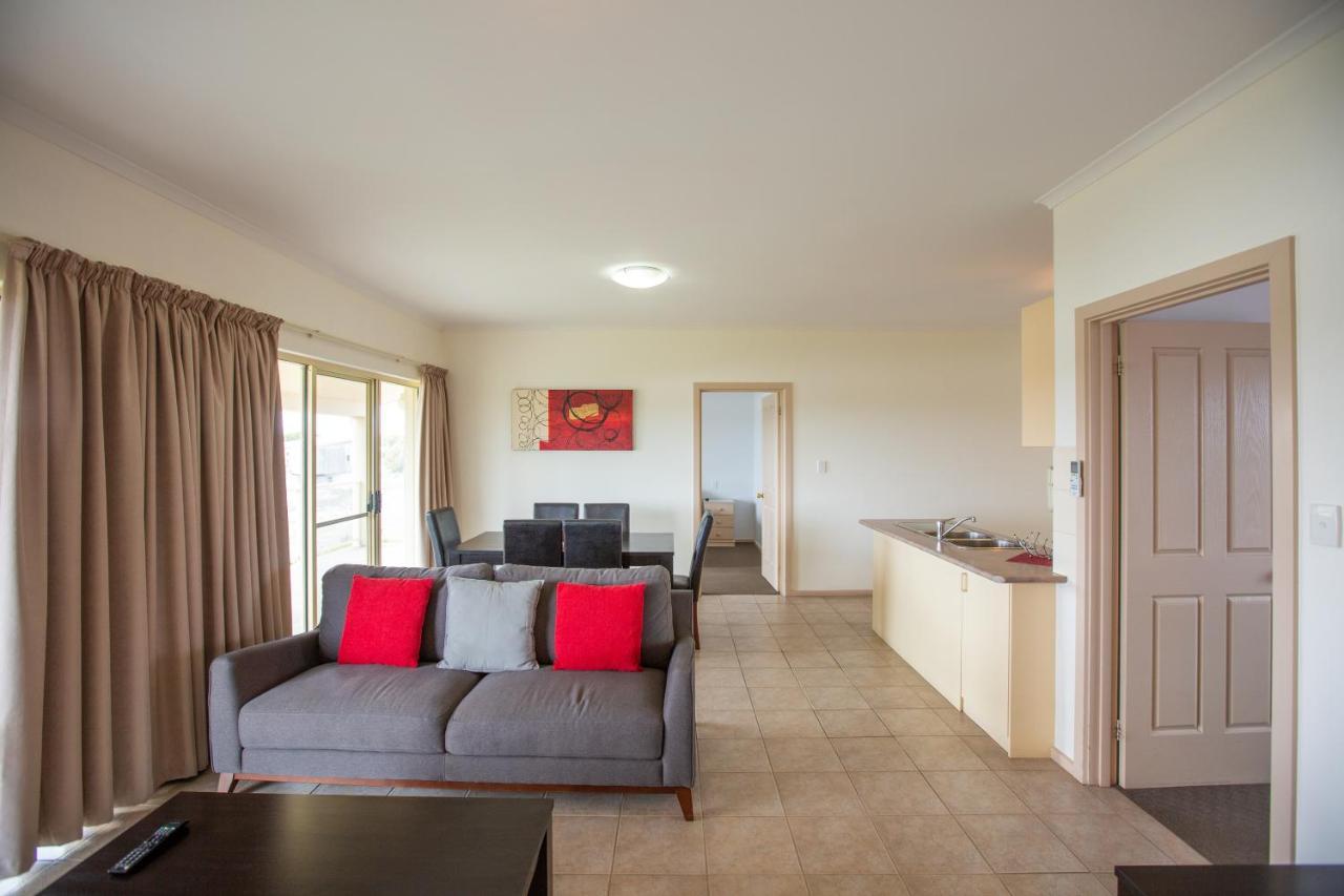 רובא Lakeview Motel And Apartments מראה חיצוני תמונה