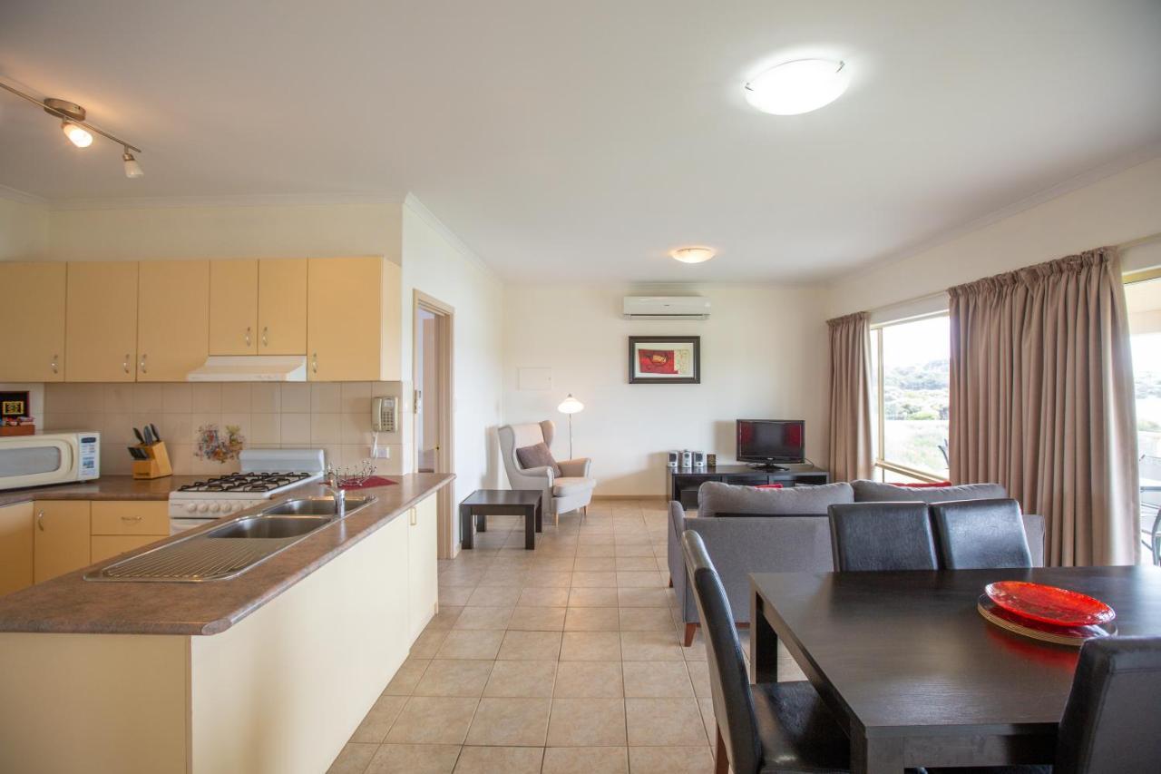 רובא Lakeview Motel And Apartments מראה חיצוני תמונה