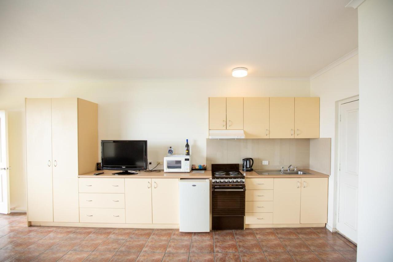 רובא Lakeview Motel And Apartments מראה חיצוני תמונה