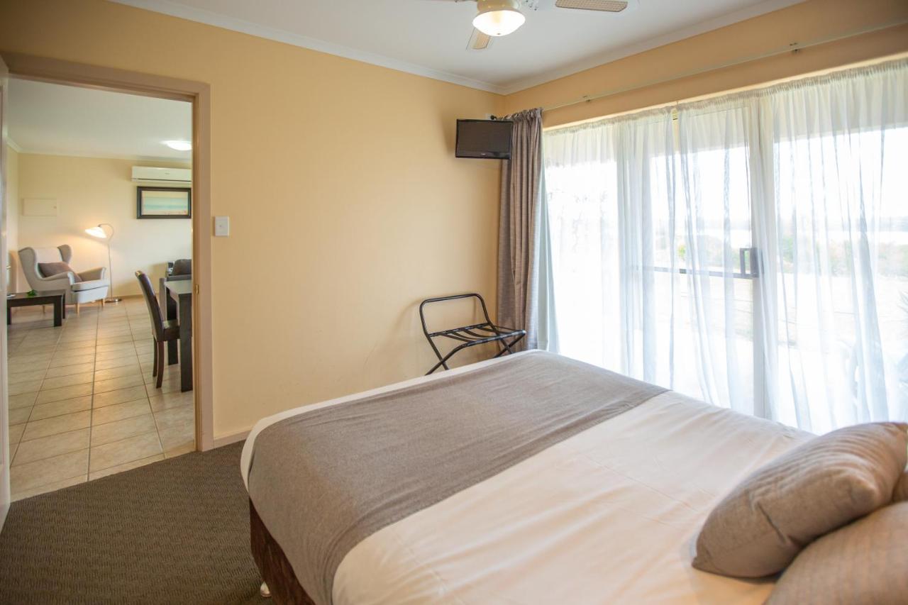 רובא Lakeview Motel And Apartments מראה חיצוני תמונה