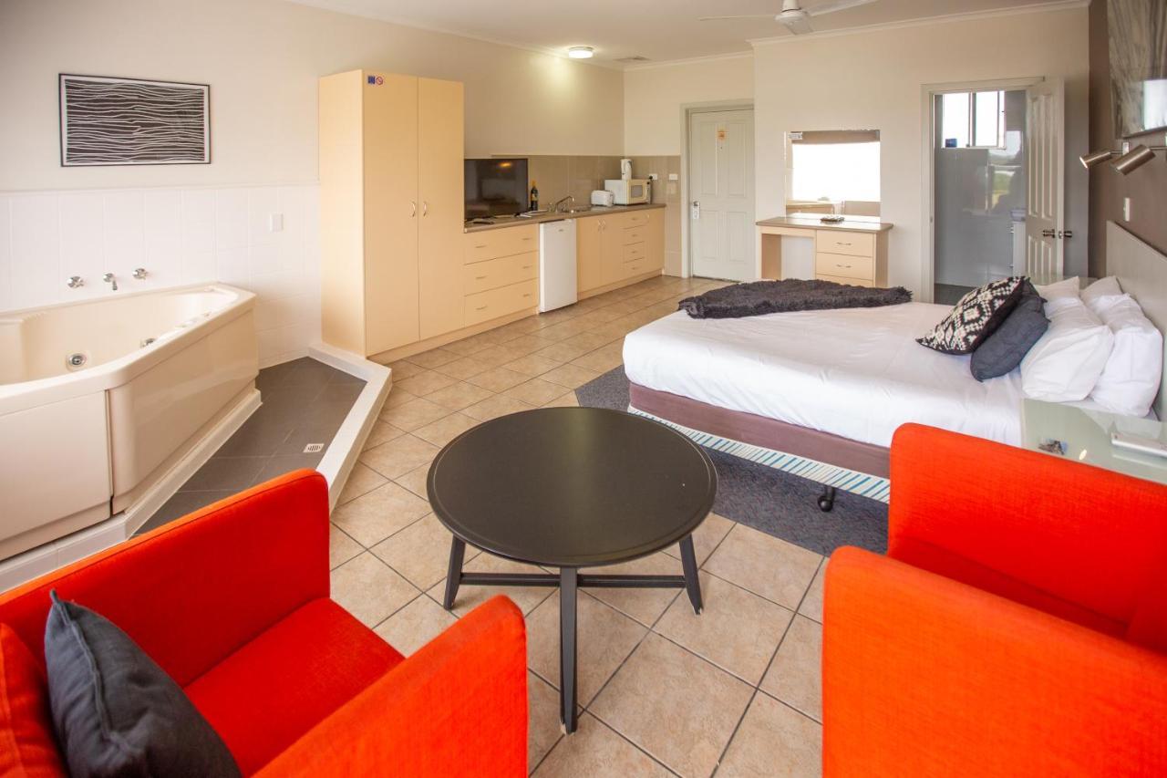 רובא Lakeview Motel And Apartments מראה חיצוני תמונה