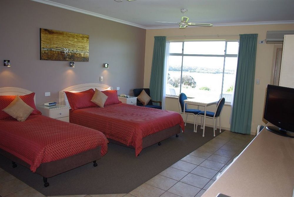 רובא Lakeview Motel And Apartments מראה חיצוני תמונה